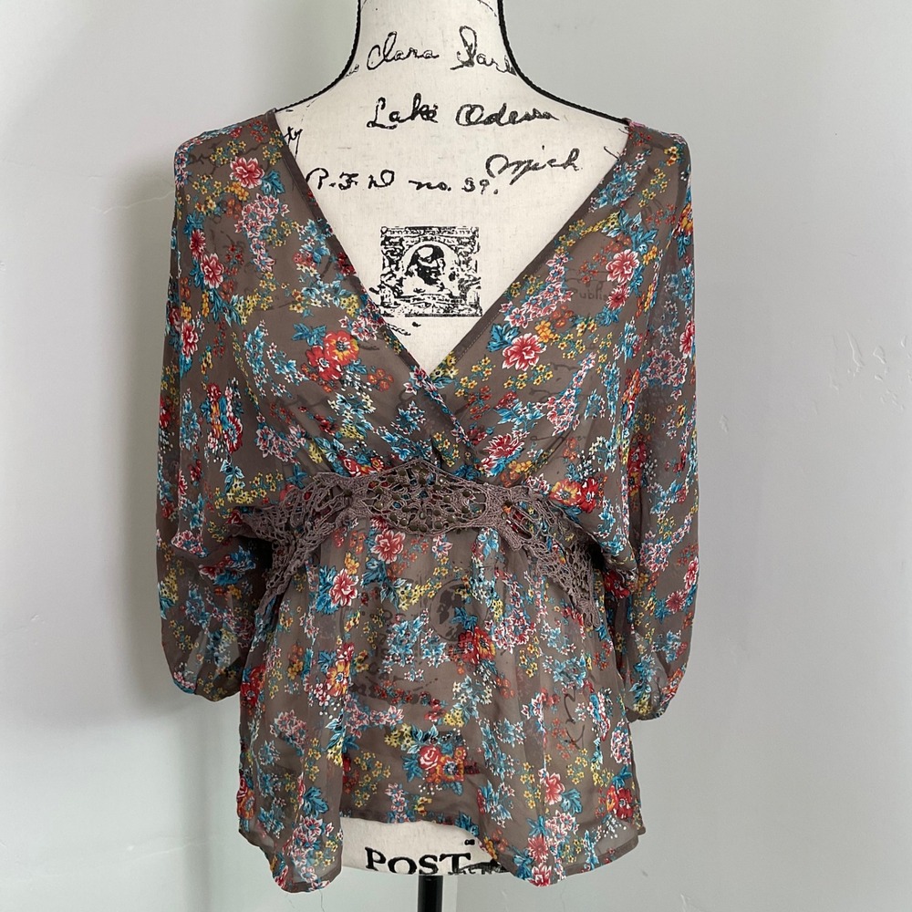 Premium Vanity Collection Floral Sheer Dolman Sleeve Wrap Top M‎